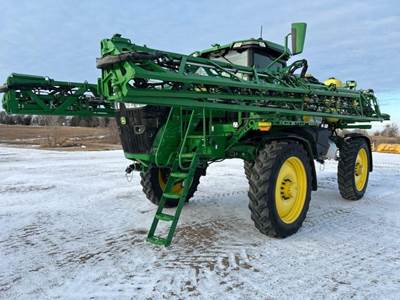 John Deere 410R Self-Propelled Sprayer