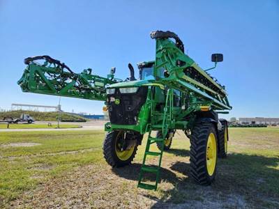 John Deere 410R Self-Propelled Sprayer
