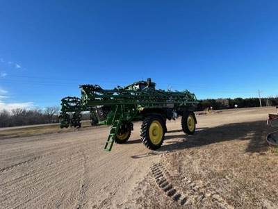 John Deere 410R Self-Propelled Sprayer