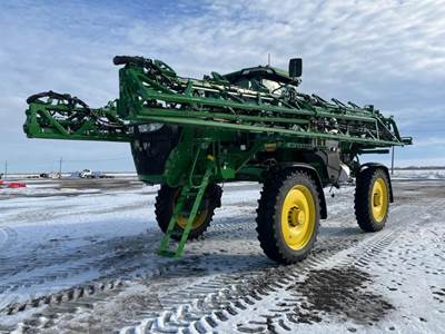 John Deere 410R Self-Propelled Sprayer