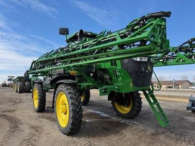 John Deere 410R Self-Propelled Sprayer