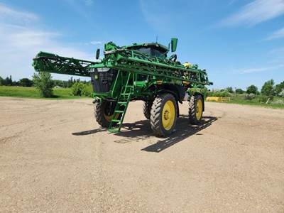 John Deere 410R Self-Propelled Sprayer