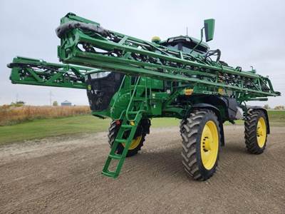 John Deere 410R Self-Propelled Sprayer