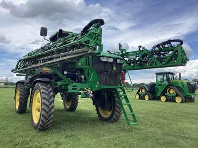 John Deere 412R Self-Propelled Sprayer