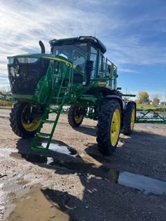 John Deere 412R Self-Propelled Sprayer