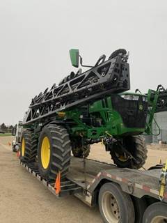 John Deere 412R Self-Propelled Sprayer