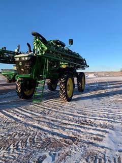 John Deere 412R Self-Propelled Sprayer
