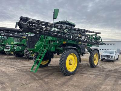 John Deere 412R Self-Propelled Sprayer