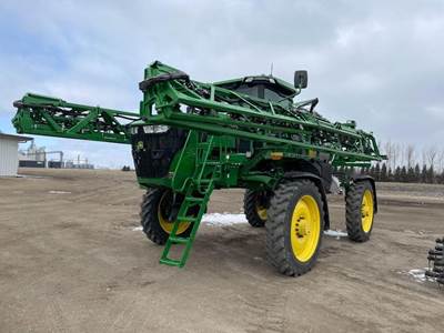 John Deere 412R Self-Propelled Sprayer