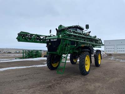 John Deere 412R Self-Propelled Sprayer