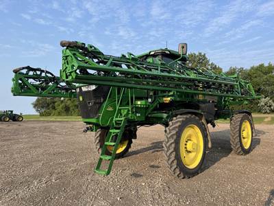 John Deere 412R Self-Propelled Sprayer