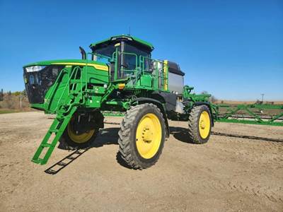 John Deere 412R Self-Propelled Sprayer