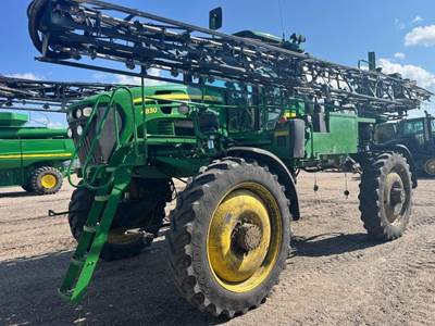 John Deere 4830 Self-Propelled Sprayer