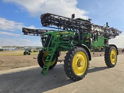 John Deere 4830 Self-Propelled Sprayer