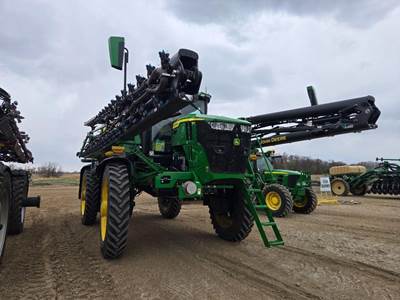 John Deere 612R Self-Propelled Sprayer