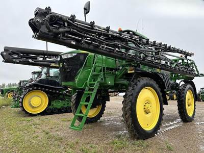 John Deere R4044 Self-Propelled Sprayer