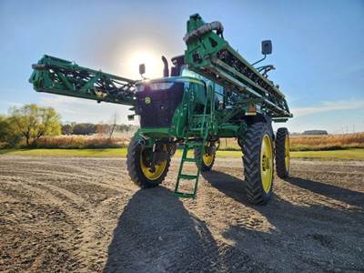 John Deere R4044 Self-Propelled Sprayer