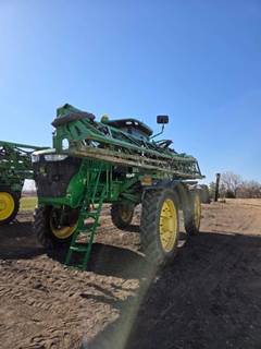 John Deere R4045 Self-Propelled Sprayer