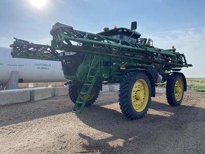 John Deere R4060 Self-Propelled Sprayer