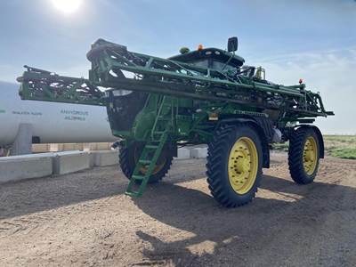 John Deere R4060 Self-Propelled Sprayer