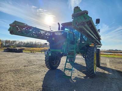 John Deere R4060 Self-Propelled Sprayer