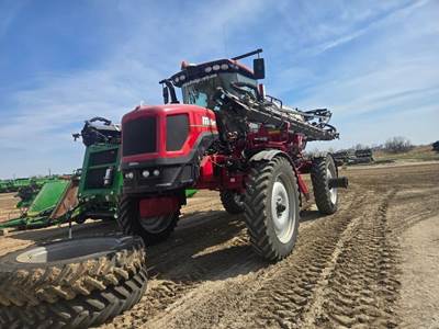 Miller CONDOR G40 Self-Propelled Sprayer