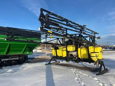 Unverferth TOP AIR Self-Propelled Sprayer