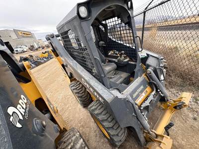 John Deere 318G Track Skid Steer