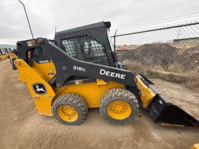 John Deere 318G Skid Steer