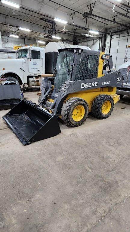 MHK Lighting 5 Super LED Light Bulbs For John Deere Skid Steers – 320E, 320G, 323D, & More