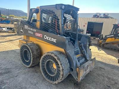 John Deere 320G Track Skid Steer