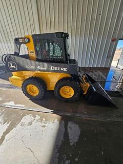 John Deere 320G Mini Skid Steer