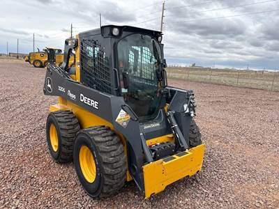 John Deere 320G Mini Skid Steer