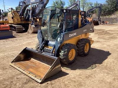 John Deere 320G Mini Skid Steer