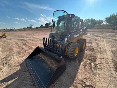 John Deere 320G Mini Skid Steer