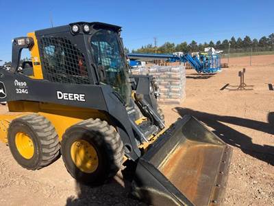 John Deere 324G Skid Steer