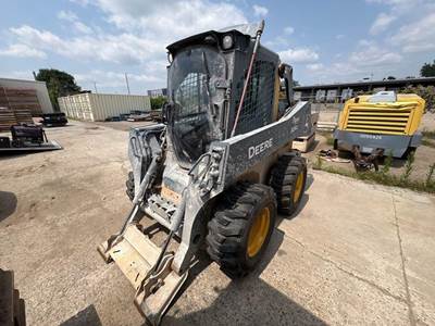 John Deere 324G Mini Skid Steer
