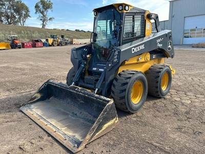 John Deere 330 P-TIER Track Skid Steer