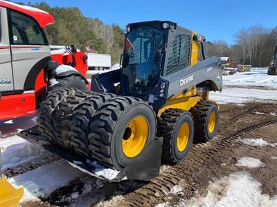 John Deere 330G Skid Steer