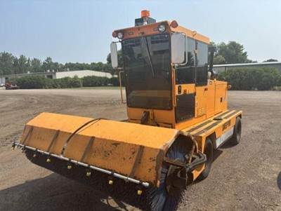 Rosco 4930 Sweeper