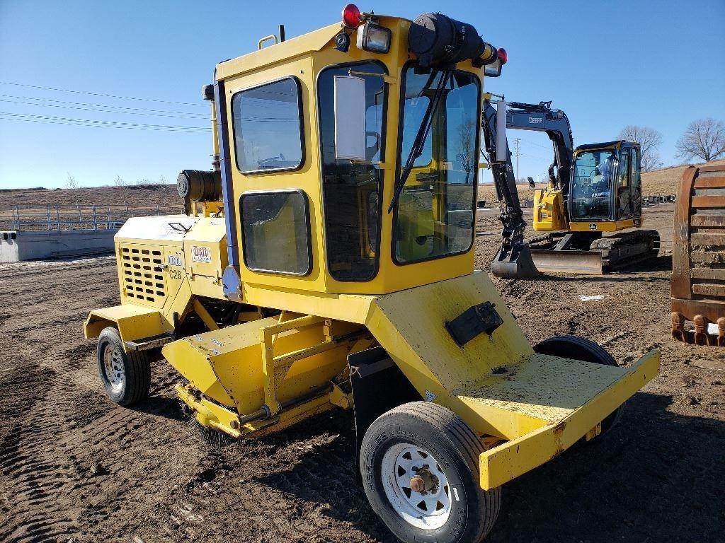 2014 Superior Broom DT80J Sweeper For Sale, 1,523 Hours Sioux Falls