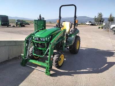 John Deere 2032R Tractor