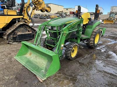 John Deere 2032R Tractor