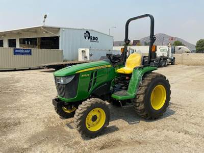 John Deere 3032E Tractor