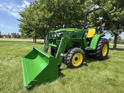 John Deere 3032E Tractor