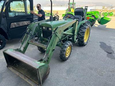 John Deere 750 Tractor