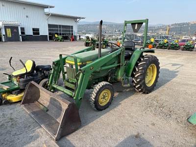 John Deere 870 Tractor