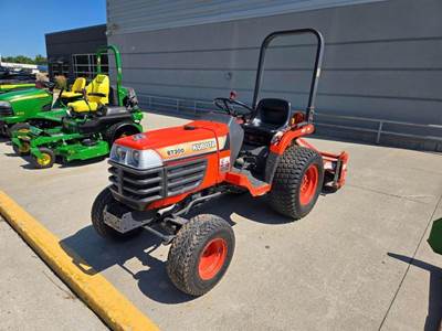 Kubota B7300 Tractor