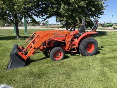 Kubota L3800D Tractor
