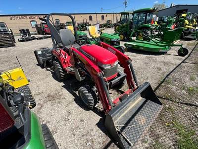 Massey Ferguson GC1705 Tractor